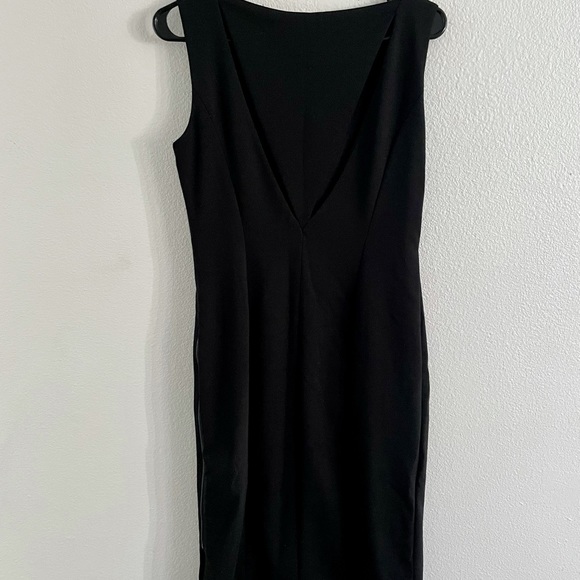 Banana republic sleeveless black dress - Picture 2 of 3